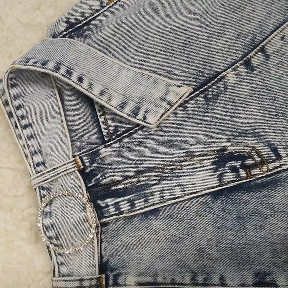 FOREVER 21 High-rise Acid Wash Rhinestone Buckle Jeans - Picture 5 of 13